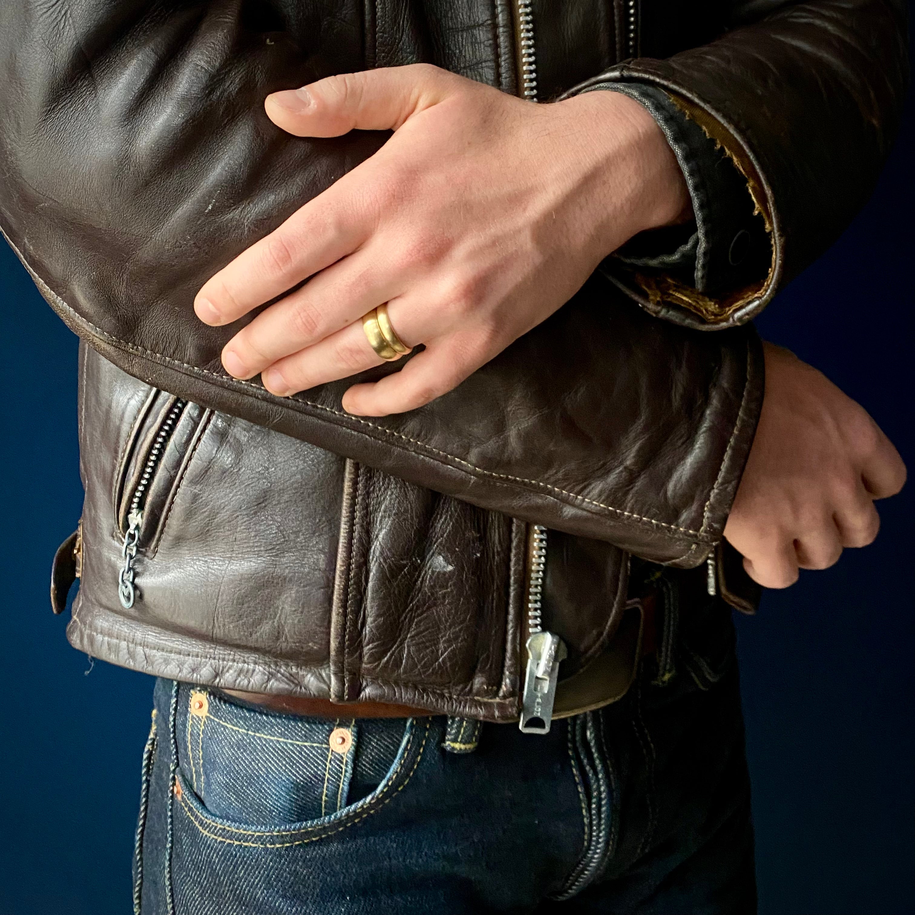 Tura Sugden 18k Yellow Gold Cloak Band - 4mm